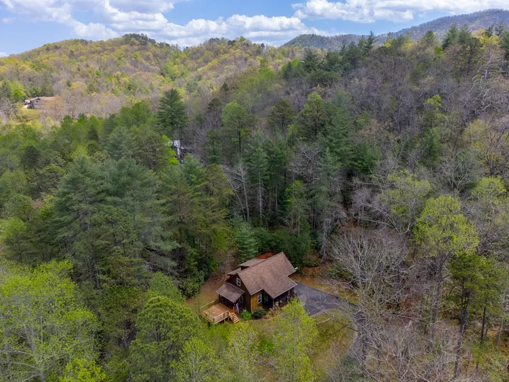 138 Hubbell Lane Robbinsville, NC 28771