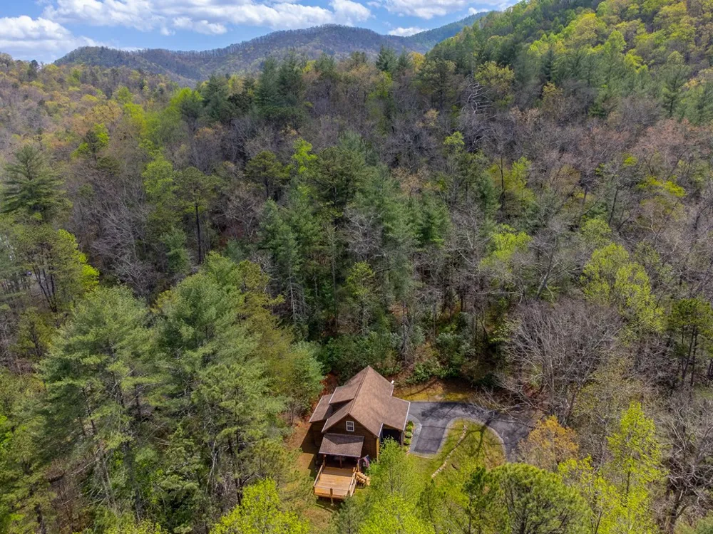 138 Hubbell Lane Robbinsville, NC 28771