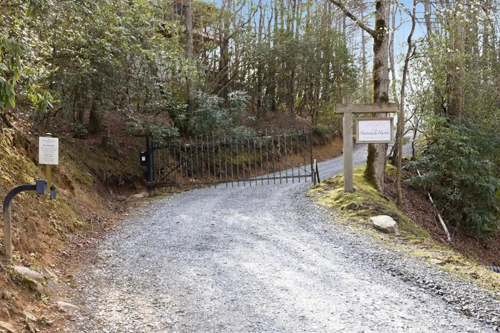 362 Nantahala Harbor Drive Topton, NC 28781