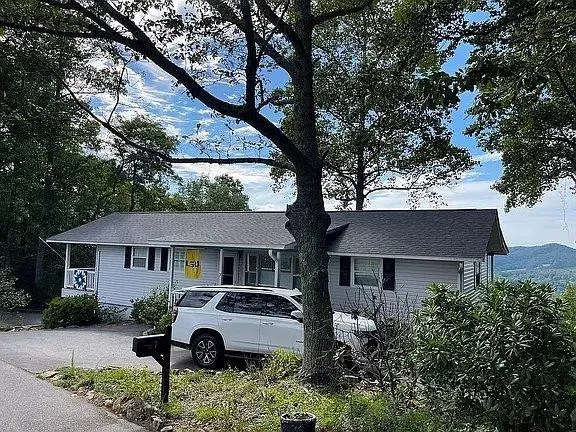 7 Lakeview Drive Hayesville, NC 28904