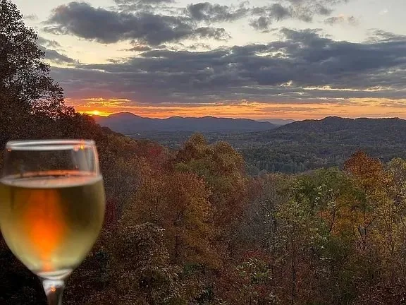 7 Lakeview Drive Hayesville, NC 28904