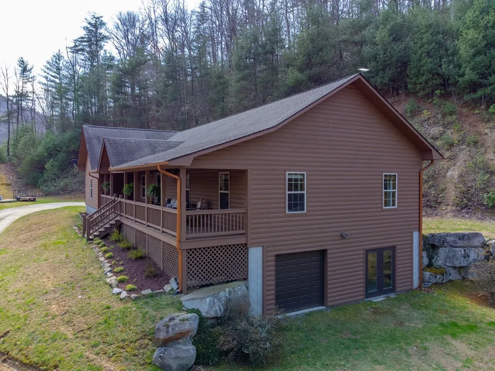 1960 Atoah Road Robbinsville, NC 28771