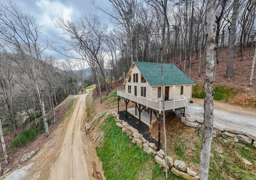 153 Betty Sue Deyton Road Robbinsville, NC 28771