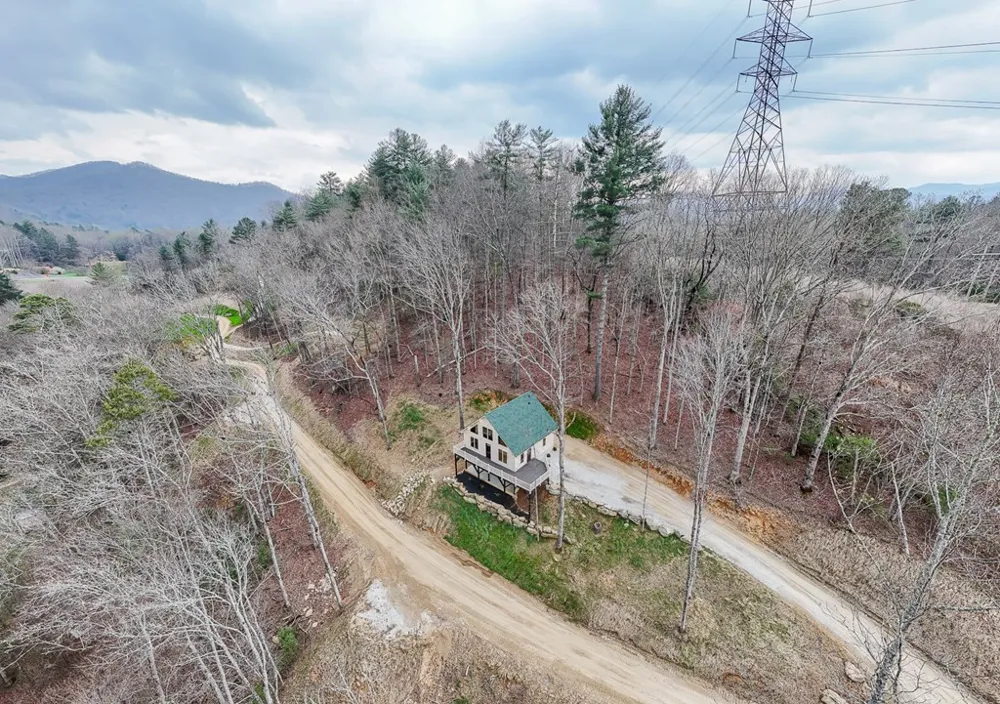 153 Betty Sue Deyton Road Robbinsville, NC 28771