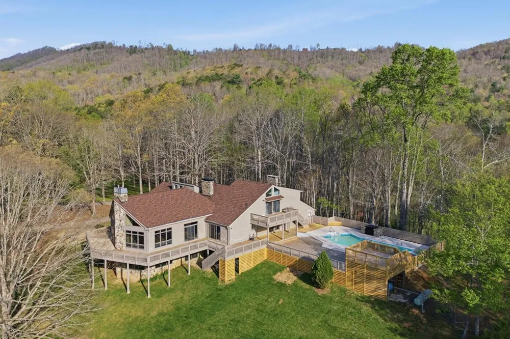 853 Caler Road Brasstown, NC 28902