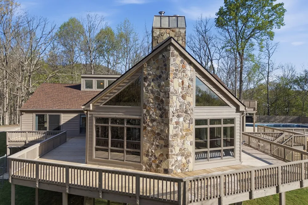 853 Caler Road Brasstown, NC 28902