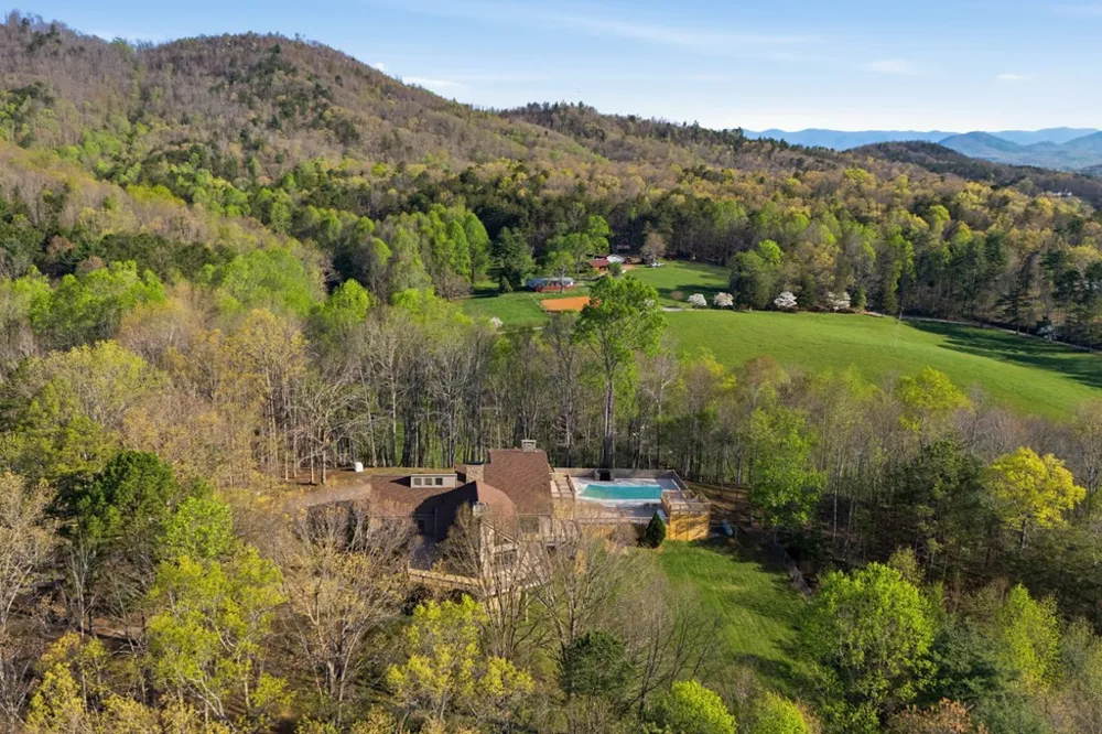 853 Caler Road Brasstown, NC 28902