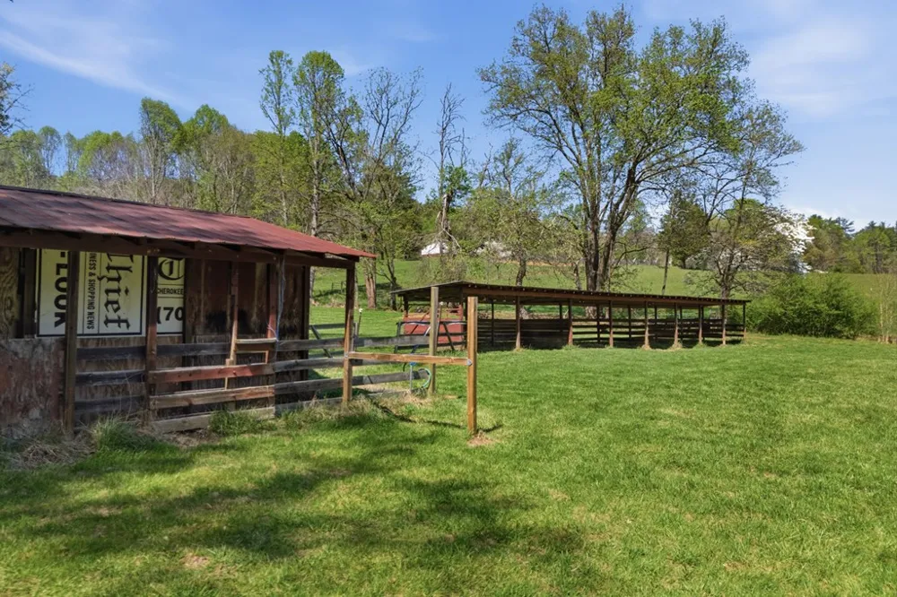 853 Caler Road Brasstown, NC 28902