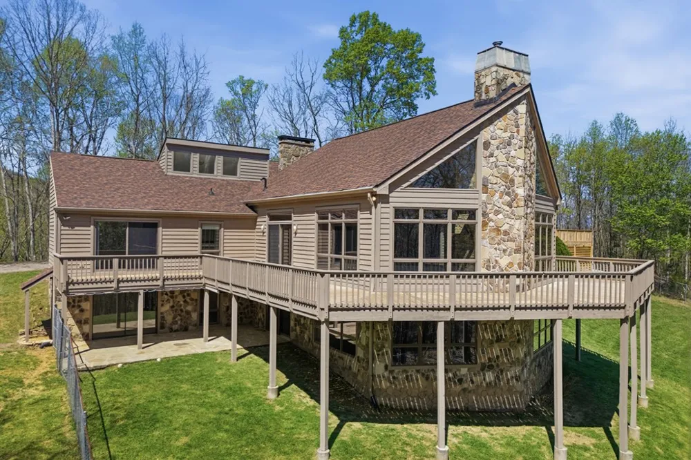853 Caler Road Brasstown, NC 28902