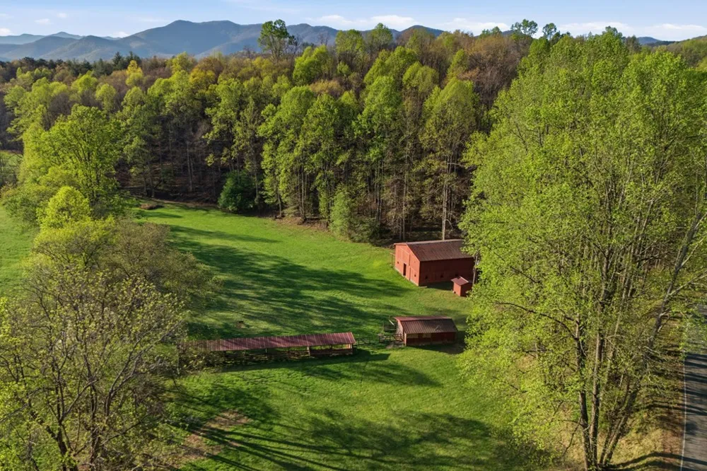 853 Caler Road Brasstown, NC 28902