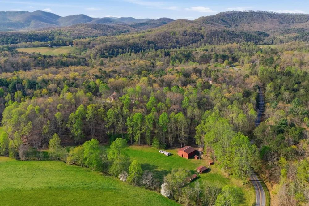 853 Caler Road Brasstown, NC 28902