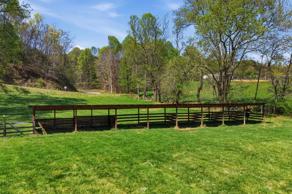 853 Caler Road Brasstown, NC 28902