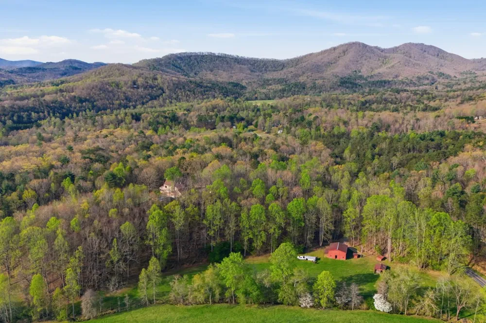 853 Caler Road Brasstown, NC 28902