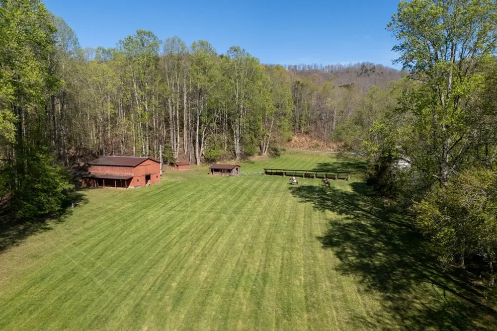853 Caler Road Brasstown, NC 28902