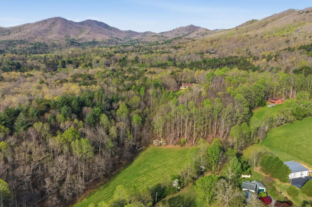 853 Caler Road Brasstown, NC 28902