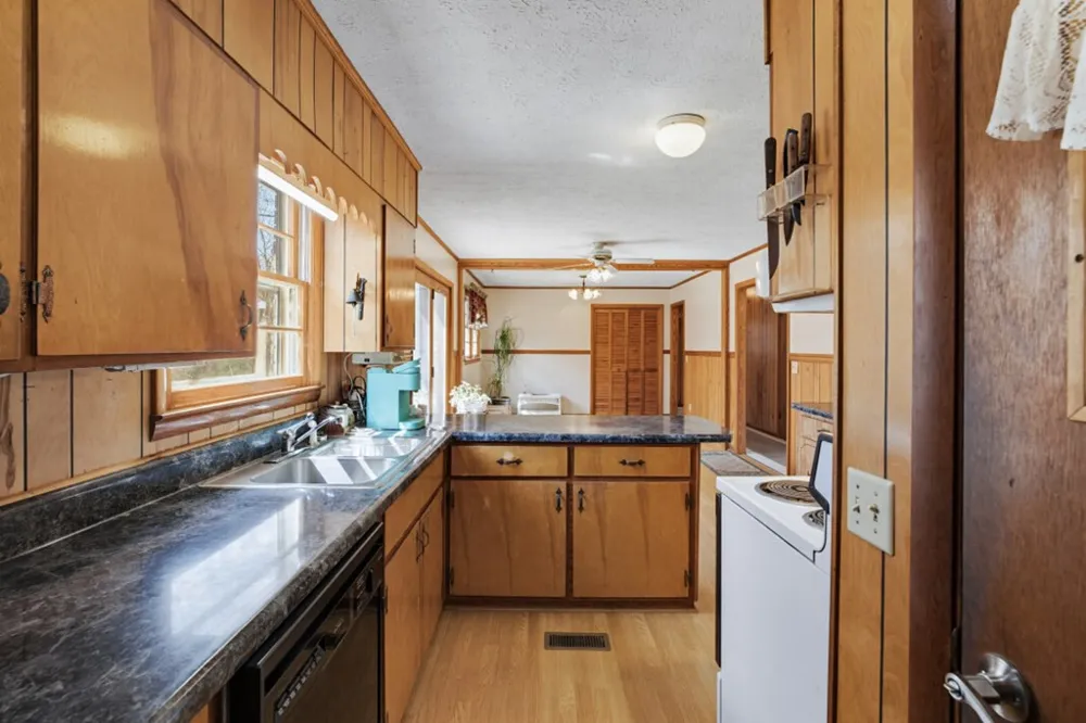 1266 Ford Road Warne, NC 28909