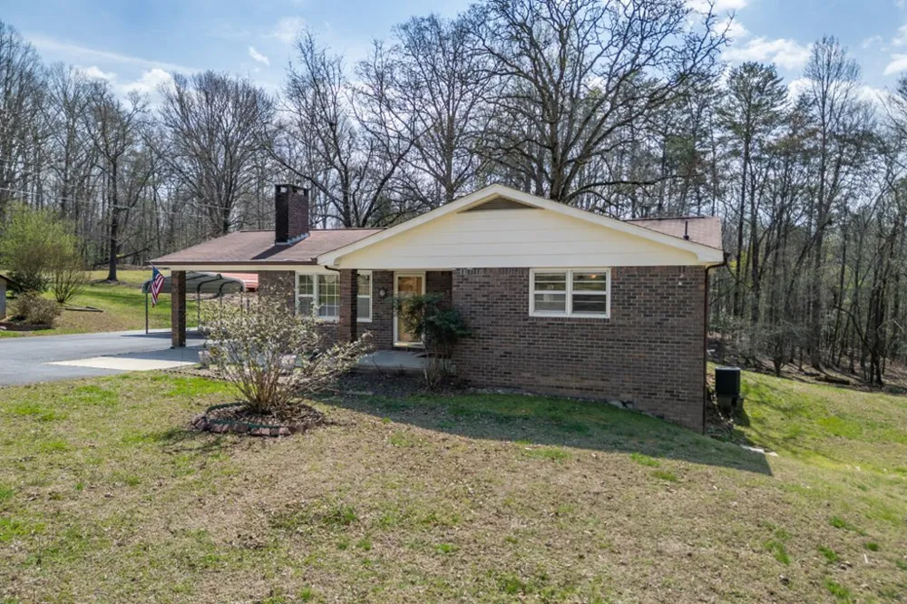 1266 Ford Road Warne, NC 28909