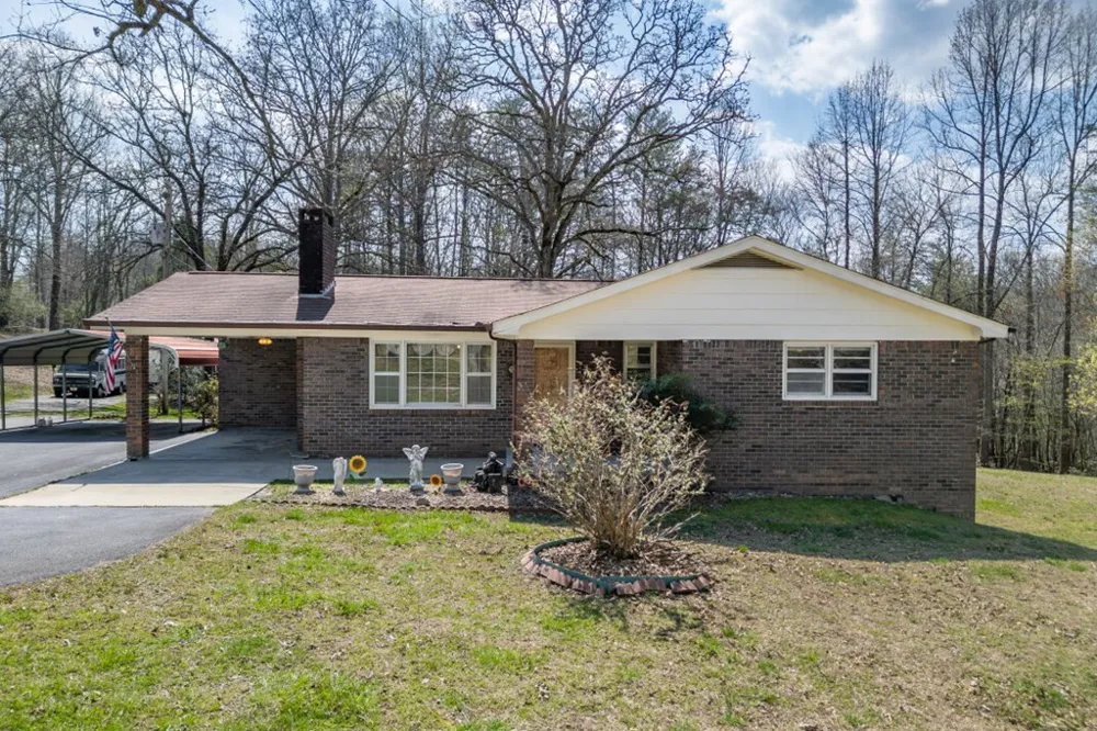 1266 Ford Road Warne, NC 28909
