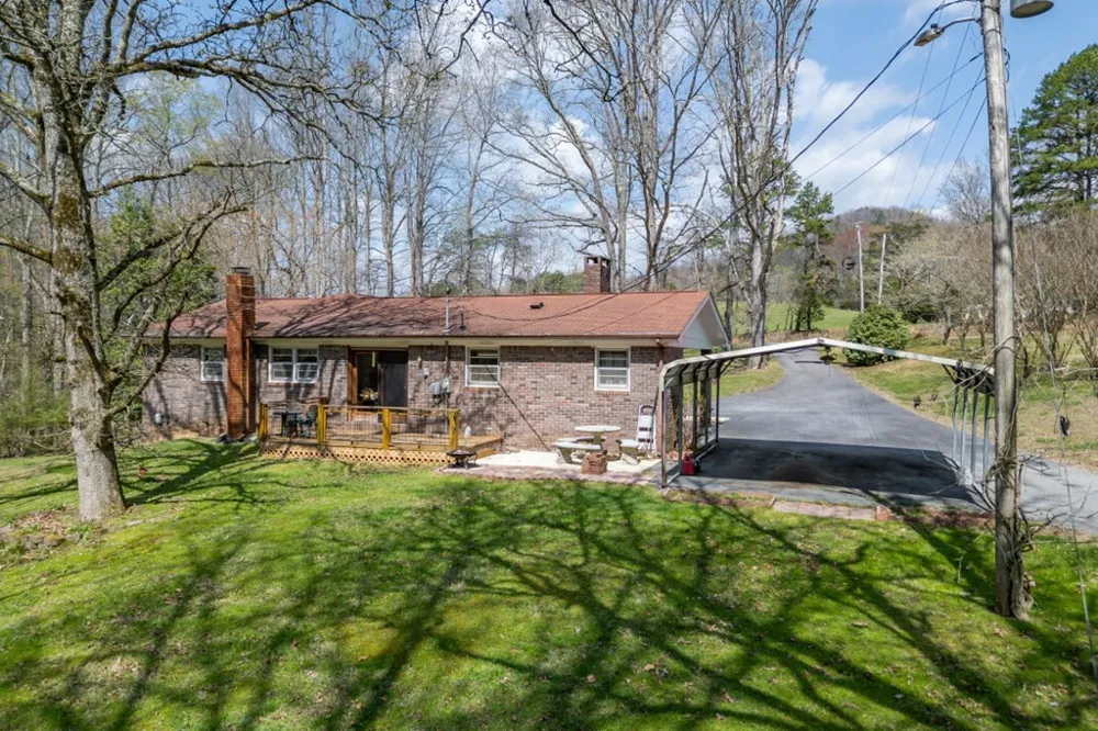 1266 Ford Road Warne, NC 28909