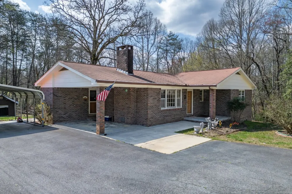 1266 Ford Road Warne, NC 28909
