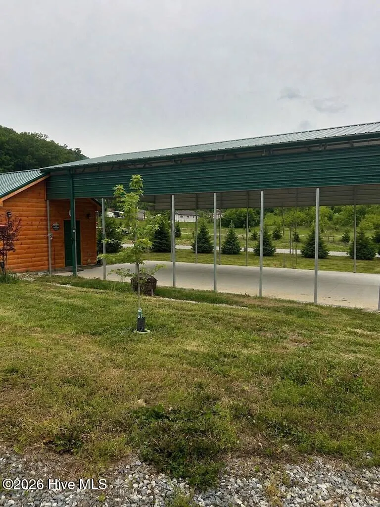 415 Hyde Town Road Robbinsville, NC 28734