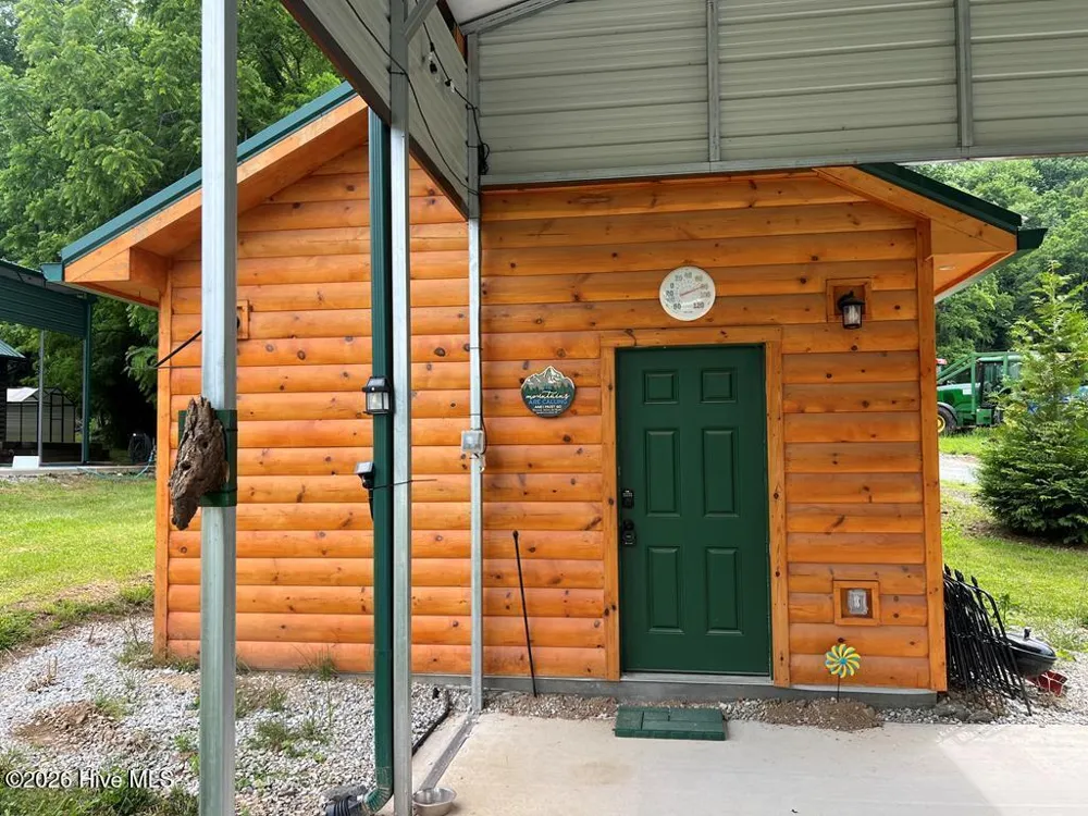 415 Hyde Town Road Robbinsville, NC 28734