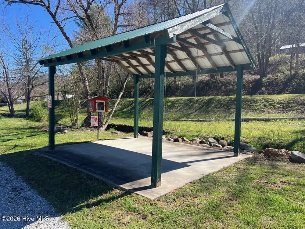 415 Hyde Town Road Robbinsville, NC 28734