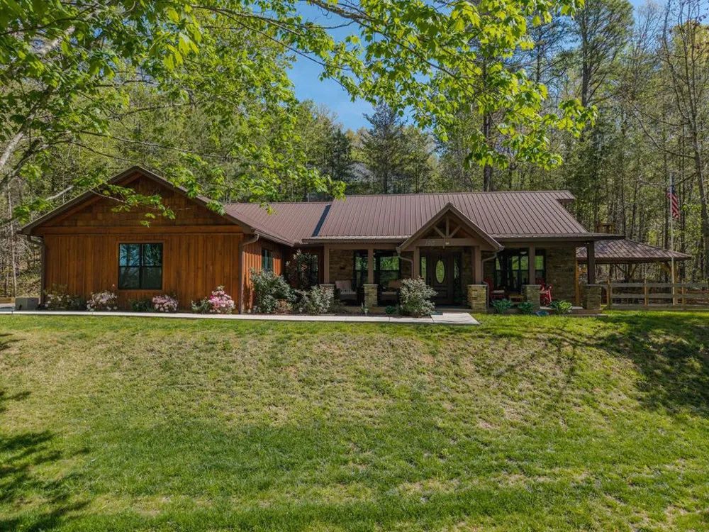 190 Galloway Drive Hayesville, NC 28904
