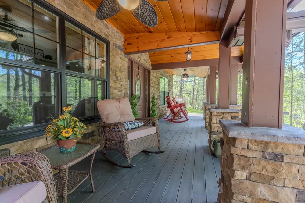 190 Galloway Drive Hayesville, NC 28904