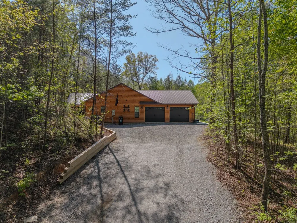 190 Galloway Drive Hayesville, NC 28904