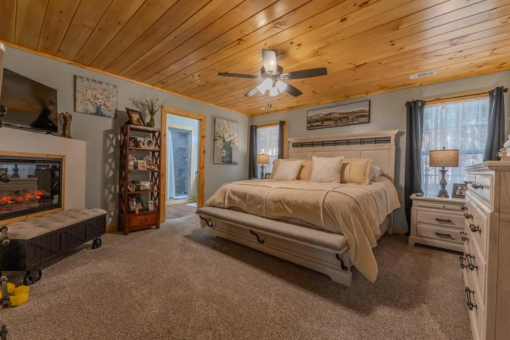 190 Galloway Drive Hayesville, NC 28904