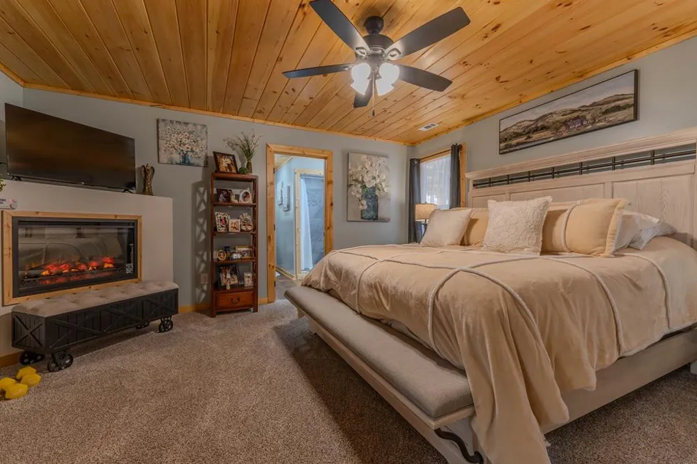 190 Galloway Drive Hayesville, NC 28904