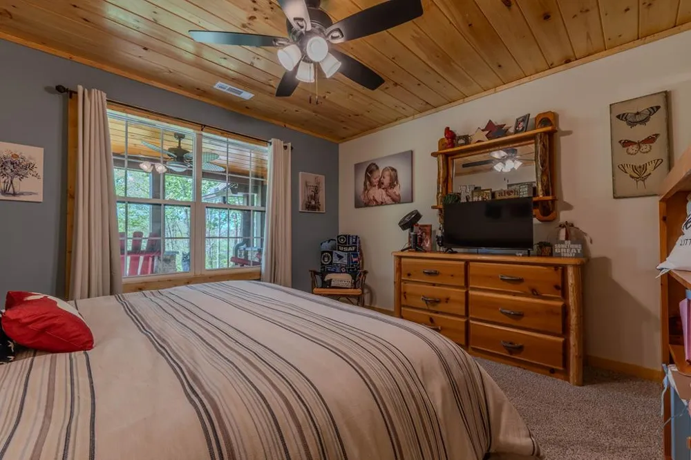 190 Galloway Drive Hayesville, NC 28904