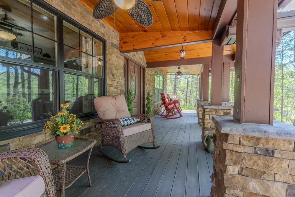 190 Galloway Drive Hayesville, NC 28904