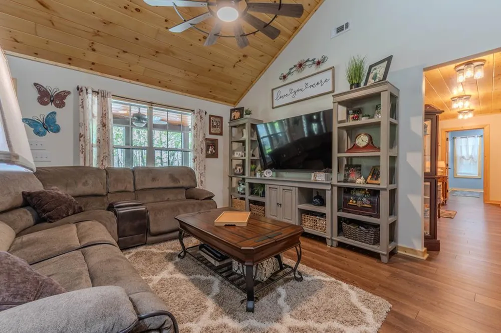 190 Galloway Drive Hayesville, NC 28904