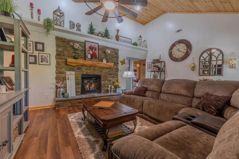 190 Galloway Drive Hayesville, NC 28904