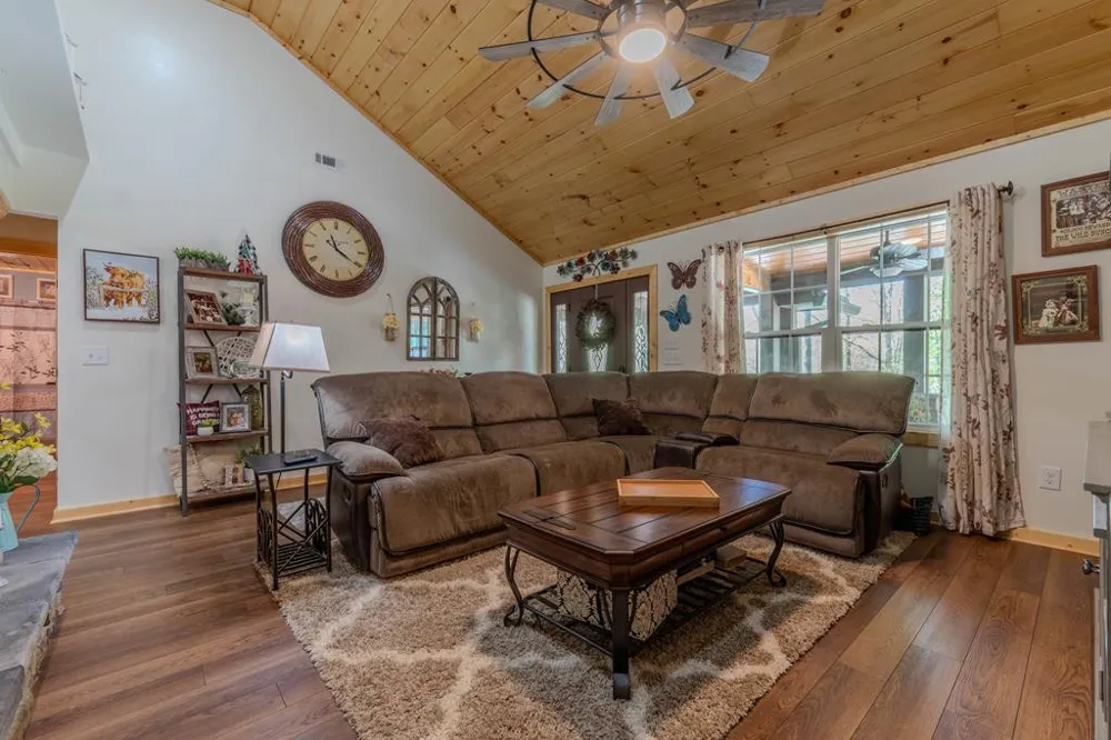 190 Galloway Drive Hayesville, NC 28904