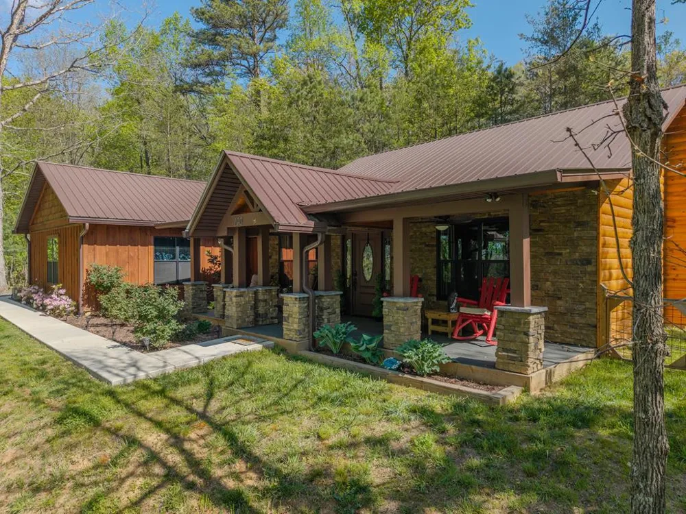 190 Galloway Drive Hayesville, NC 28904