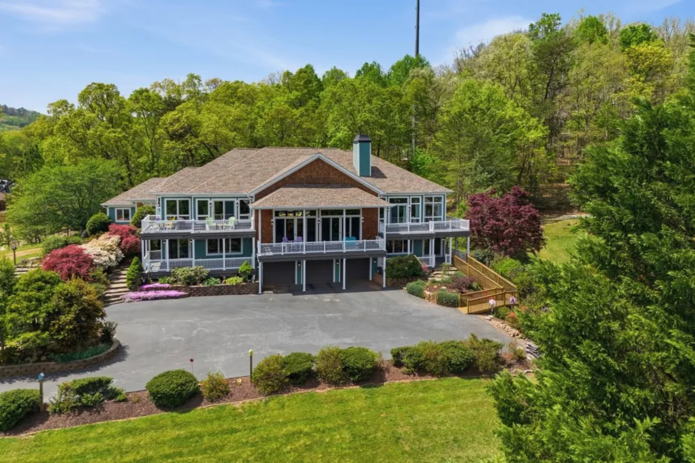 1526 Cedar View Lane Hiawassee, GA 30546