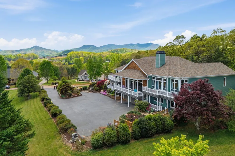 1526 Cedar View Lane Hiawassee, GA 30546