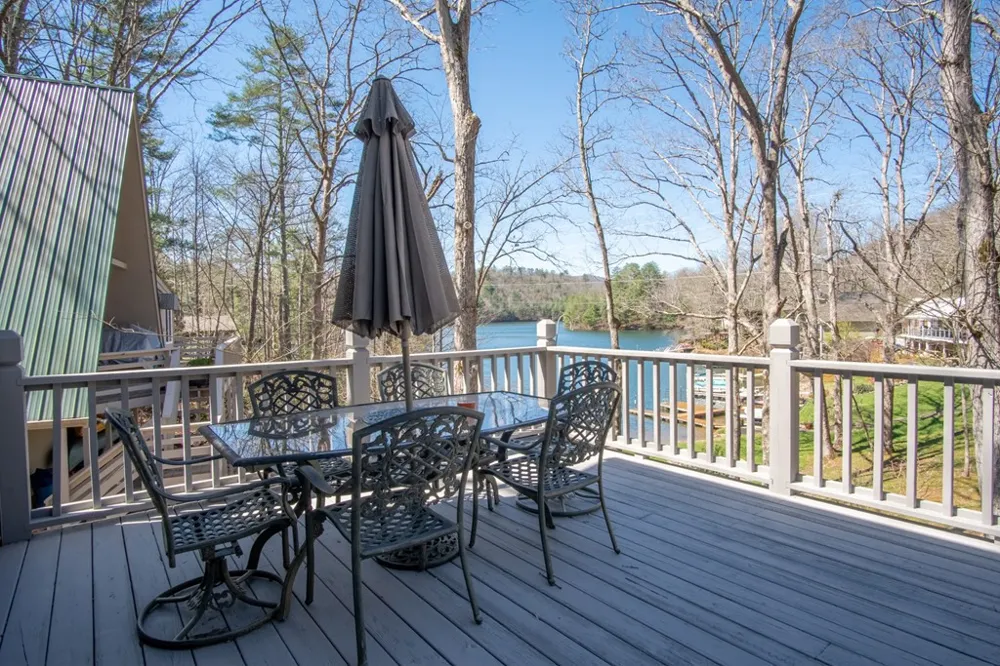 82 Avisco Road Robbinsville, NC 28771