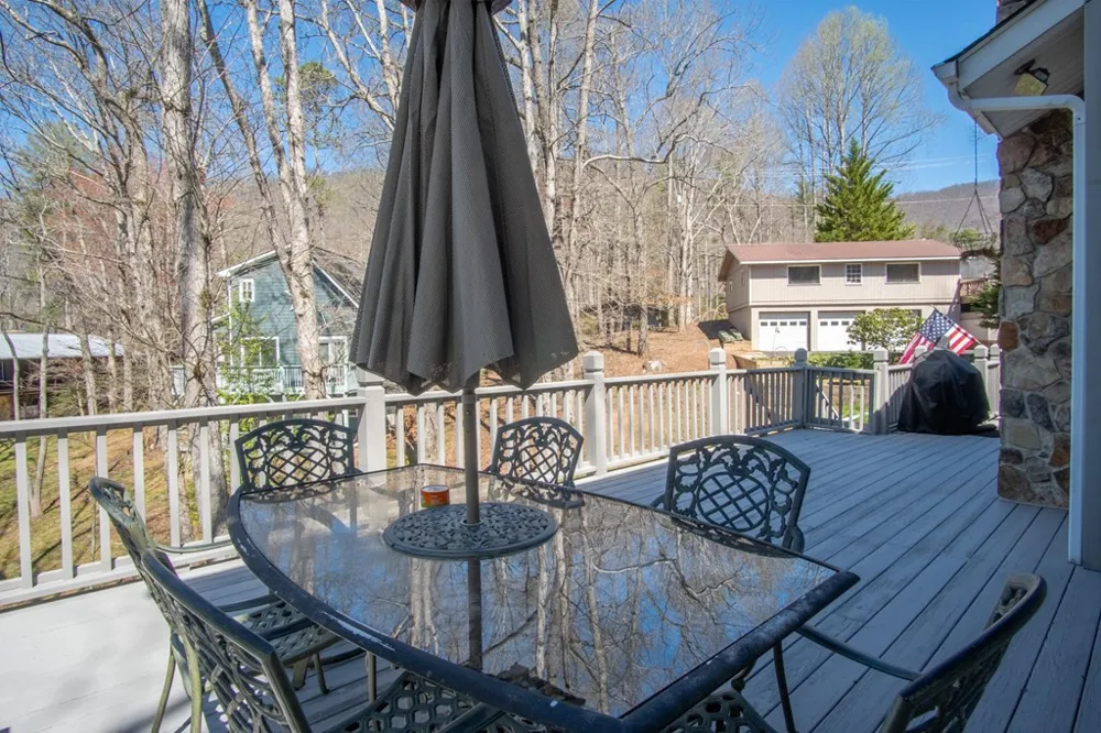 82 Avisco Road Robbinsville, NC 28771