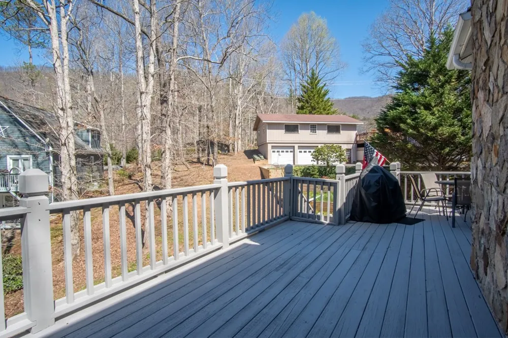 82 Avisco Road Robbinsville, NC 28771