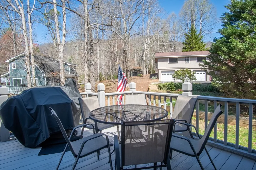 82 Avisco Road Robbinsville, NC 28771