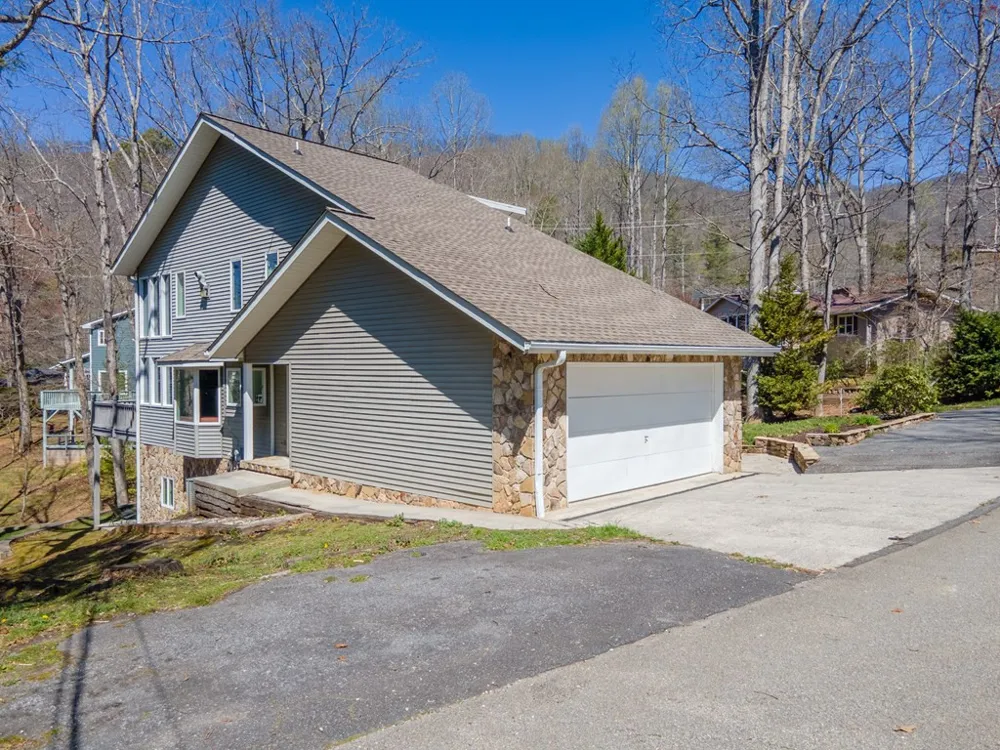 82 Avisco Road Robbinsville, NC 28771