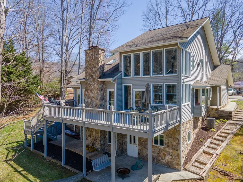 82 Avisco Road Robbinsville, NC 28771