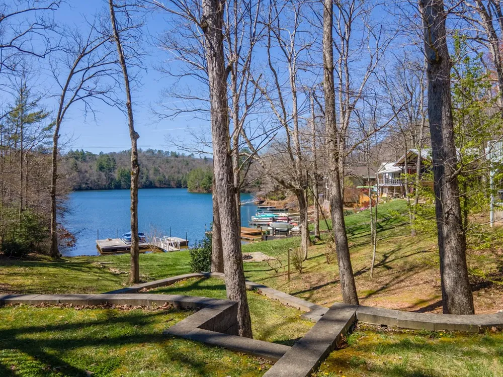 82 Avisco Road Robbinsville, NC 28771