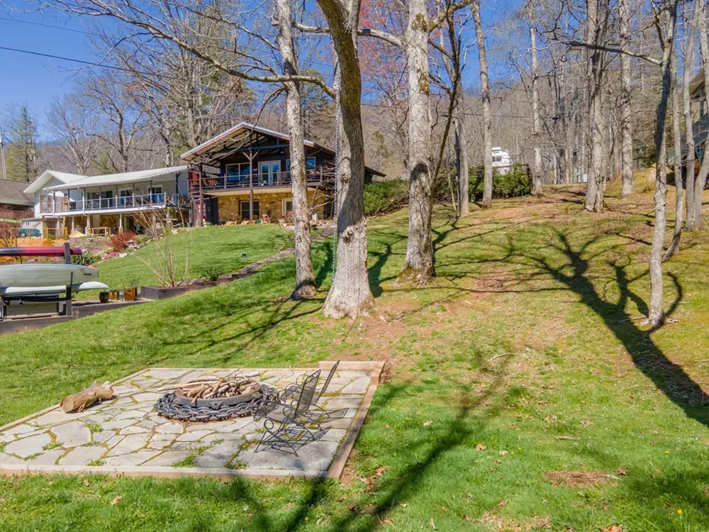 82 Avisco Road Robbinsville, NC 28771