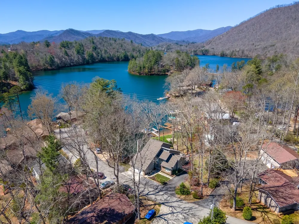 82 Avisco Road Robbinsville, NC 28771