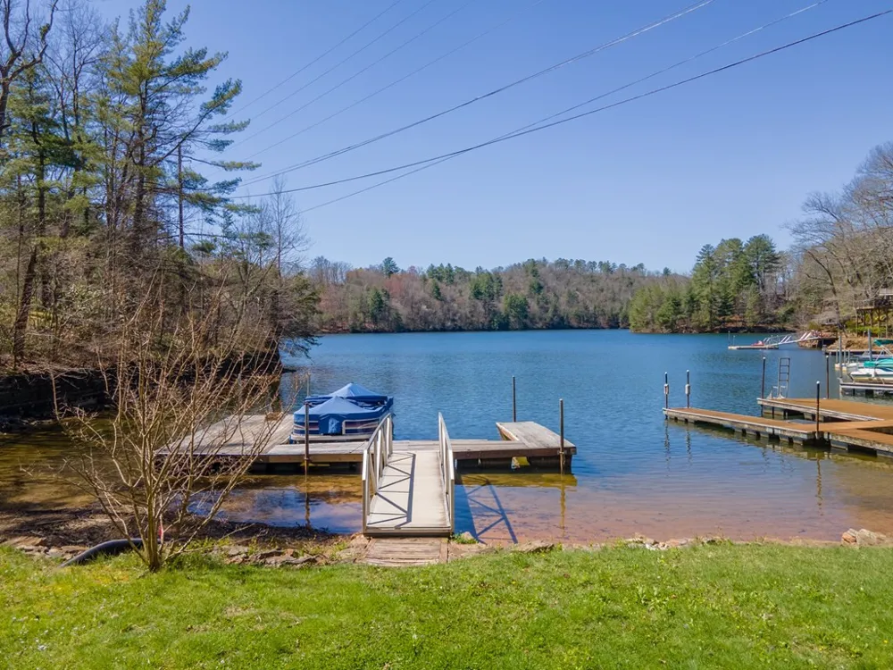 82 Avisco Road Robbinsville, NC 28771
